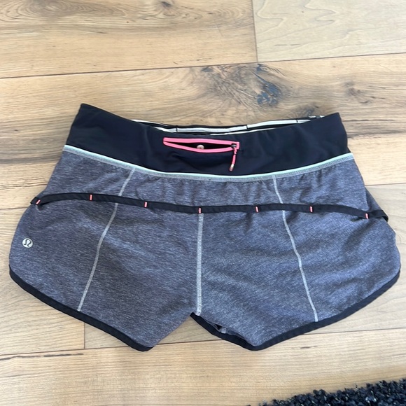 Lululemon 2.5” lined speed short - Picture 2 of 6